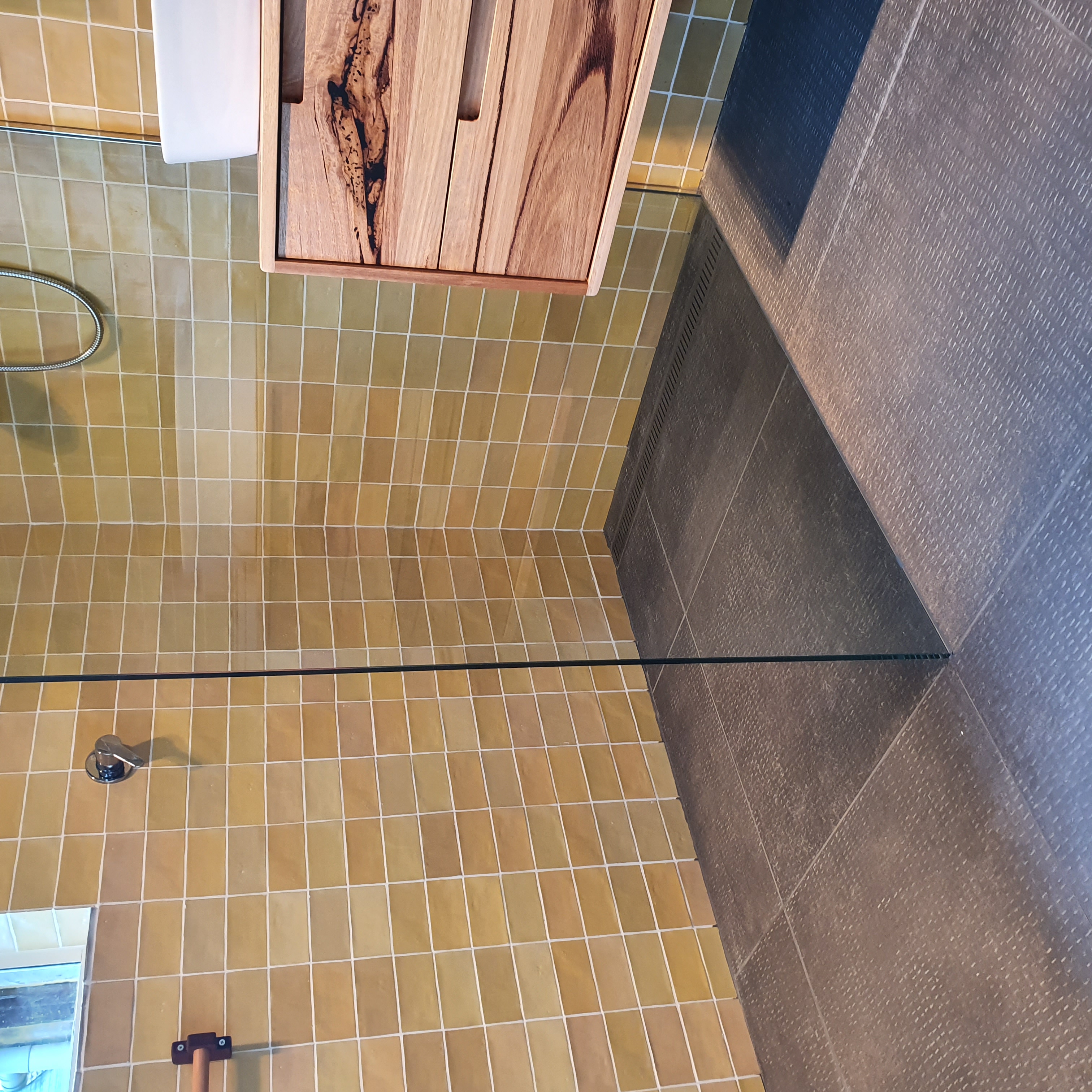 edge bathrooms — photo 1